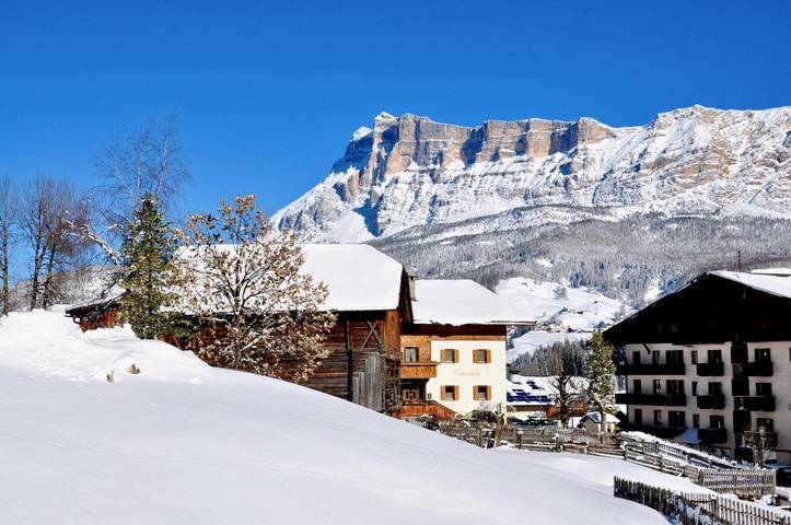 Chalet für 15 Personen, mit Balkon und Garten sowie Ausblick in Alta Badia