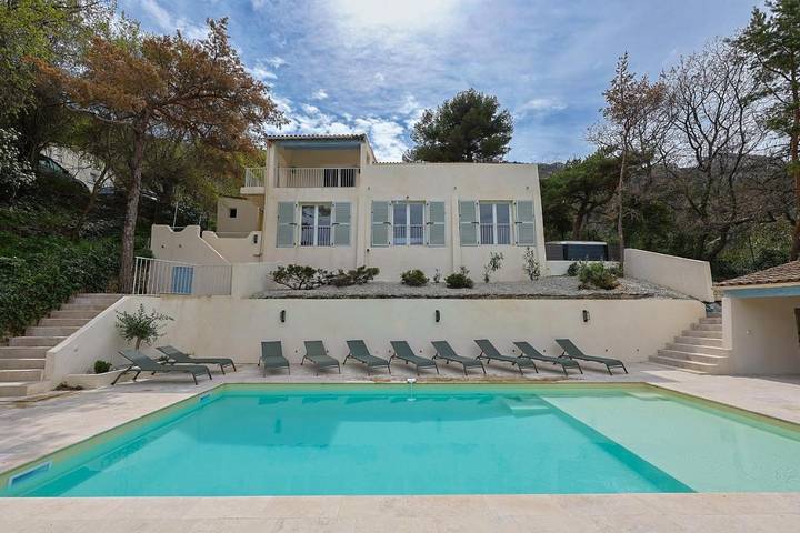 Location de vacances pour 14 personnes, avec jacuzzi ainsi que piscine et terrasse à Mimet - 4