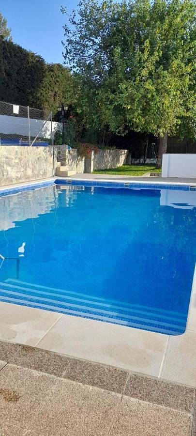 Apartamento para 4 personas, con Balcón y Terraza además de Jardín y Piscina en El Bosque