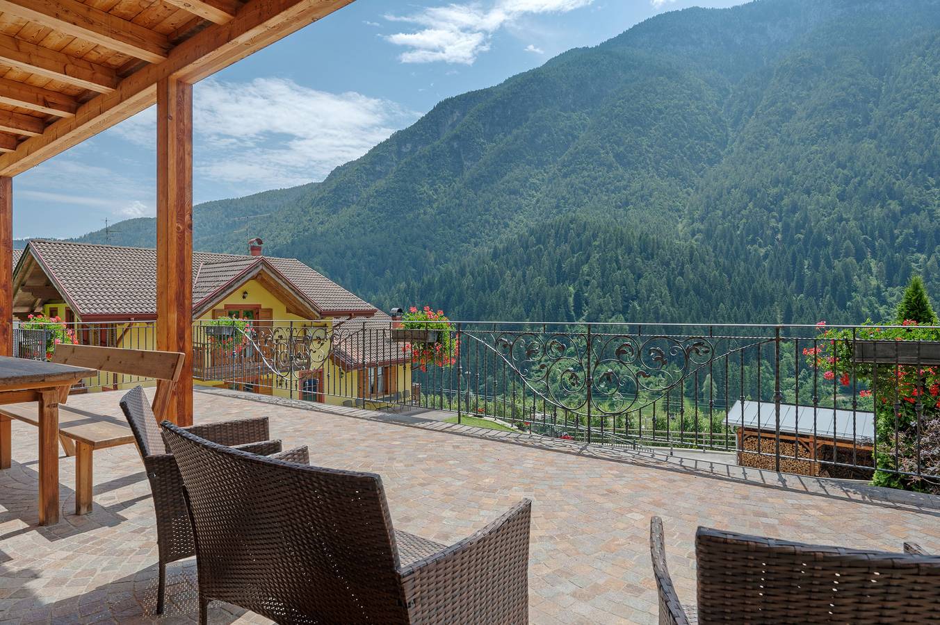 Ganze Wohnung, Ferienwohnung 'Stanza 1' mit Bergblick, privater Terrasse und Wi-Fi in Bozzana, Caldes