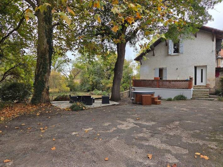 Location de vacances pour 5 personnes, avec jardin et jacuzzi, adapté aux familles à Castelnau-Montratier