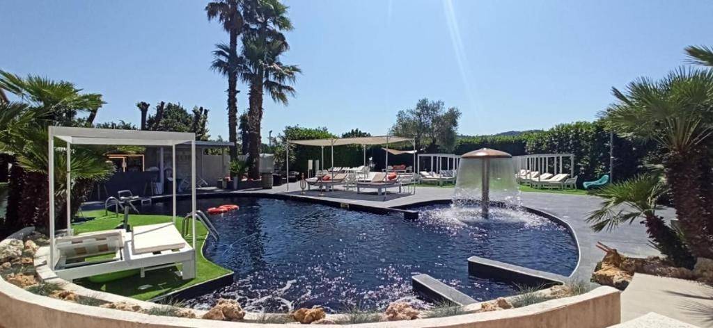 Hotel per 3 persone, con idromassaggio e giardino nonché sauna e piscina - 1