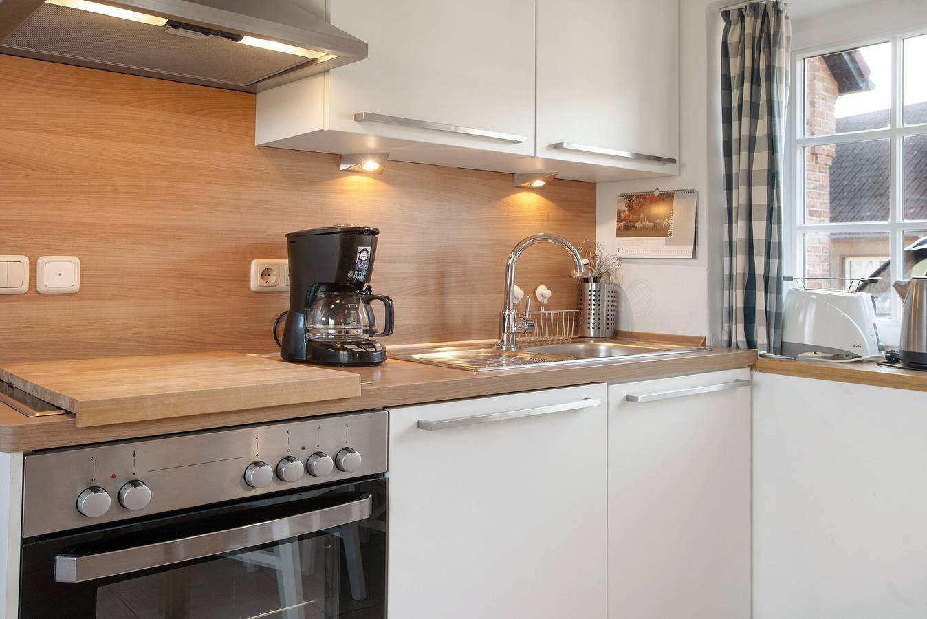 Ganze Wohnung, Ferienwohnung 'Jägerkate' mit Privatterrasse, Gemeinschaftsgarten und Wi-Fi in Walkendorf, Mecklenburgische Seenplatte