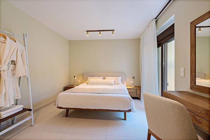 100 m van het strand, bubbelbad, zwembad, ping pong, sauna en fitnessruimte, privé ligbedden! in Rethymno (City), Rethymno en omgeving