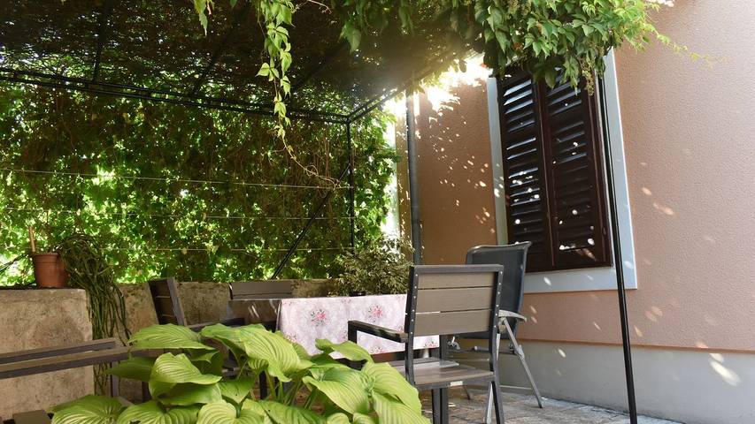 Ferienwohnung für 5 Personen, mit Terrasse in Mali Lošinj