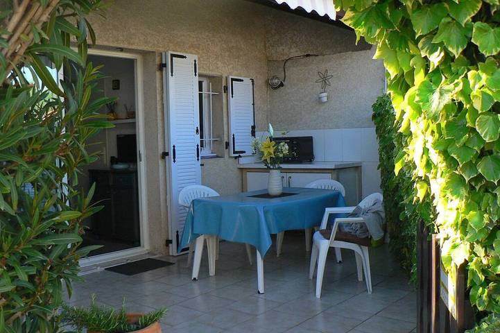 Maison de vacances pour 6 personnes, avec terrasse et piscine dans Plage Rochelongue