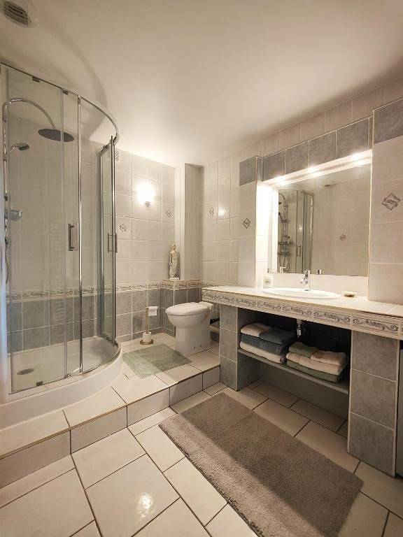 Chambre avec vue sur le jardin, piscine, parking et proximité de la rivière et du lac in Saint-Georges-de-Reneins, Beaujolais
