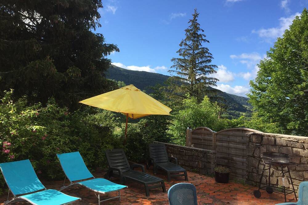 Traditional chalet 5 minutes from Super Lioran, ideal for your mountain holidays in Saint-Jacques-des-Blats, Aurillac region