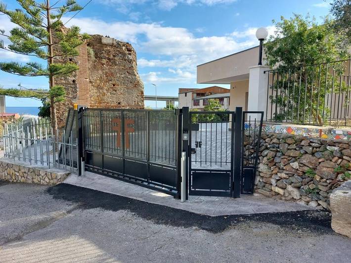 Maison de campagne pour 2 personnes, avec vue ainsi que jardin et terrasse à Alì Terme