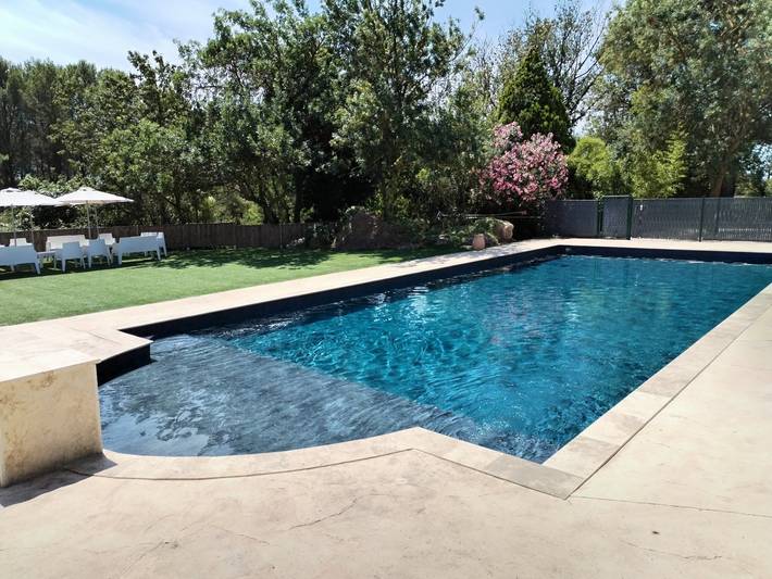 Gîte pour 36 personnes, avec piscine ainsi que terrasse et jardin, animaux acceptés