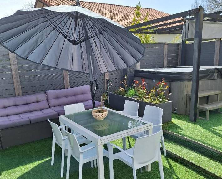 Ferienwohnung für 5 Personen, mit Terrasse und Whirlpool, kinderfreundlich