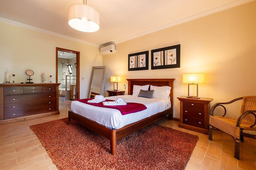 Description in São Miguel Island, Villa Franca Do Campo