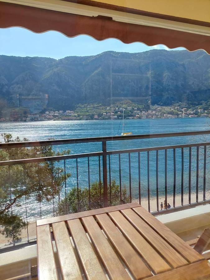 Appartamento per 4 persone, con panorama e terrazza, con animali domestici a Kotor
