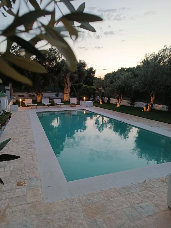 Il Vecchio Carrubo - Villa con piscina a sfioro in Monopoli, Provincia di Bari