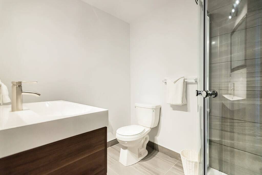 Ganze Wohnung, Modern Meets Rustic- 2 Bedroom in Old Quebec in Québec (Stadt), Québec