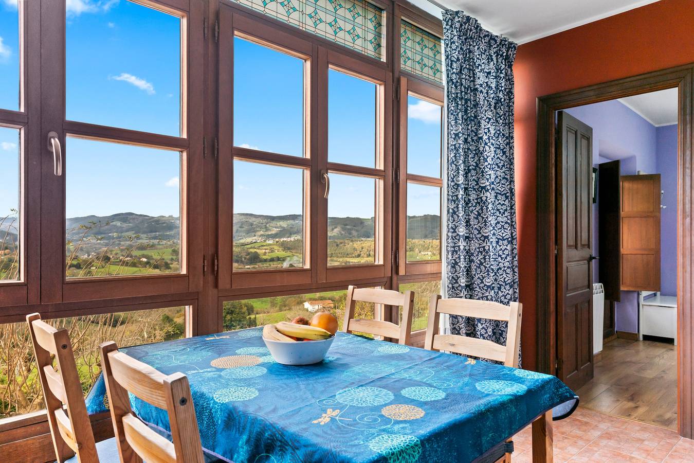 Entire apartment, Apartment 'Geometría' with Mountain View, Shared Terrace and Wi-Fi in Villaviciosa, Costa Verde (Spain)