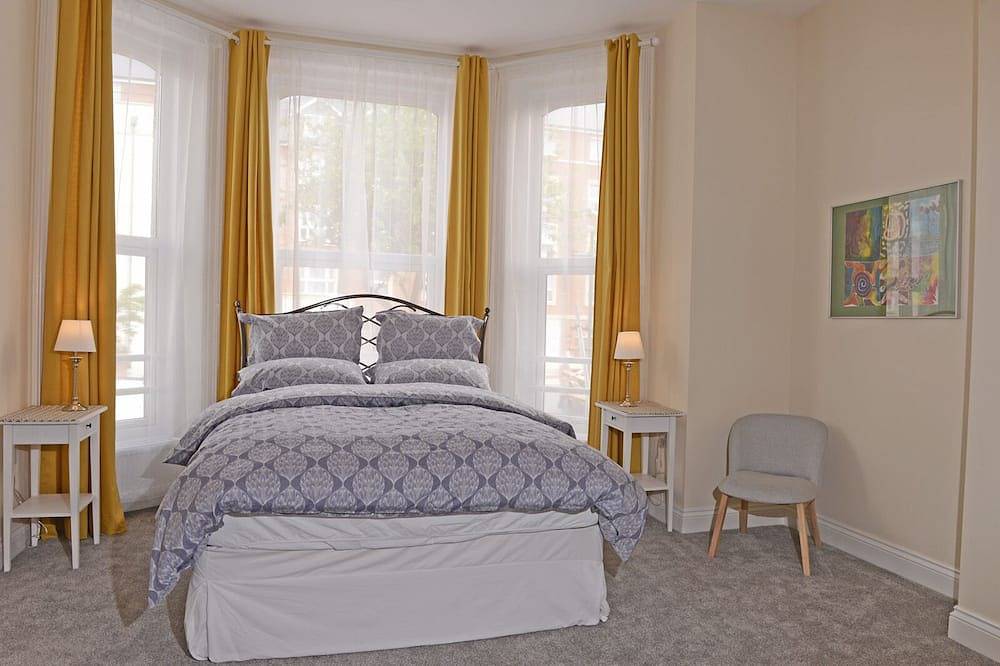 Entire apartment, Spotless 2-bed apartment with gentle ramp access in central Eastbourne for 4 in Eastbourne, East Sussex