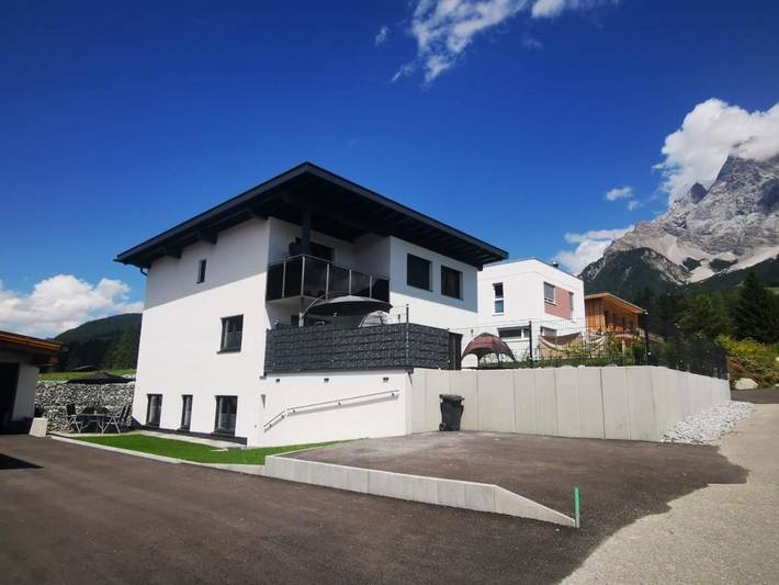 Ferienwohnung für 5 Personen, mit Terrasse und Garten sowie Ausblick