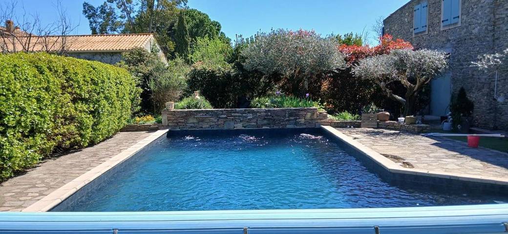 Cottage pour 2 personnes, avec jardin et piscine à Trausse