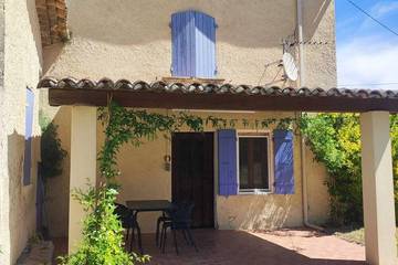 Gîte pour 2 personnes, avec terrasse à Bouchet