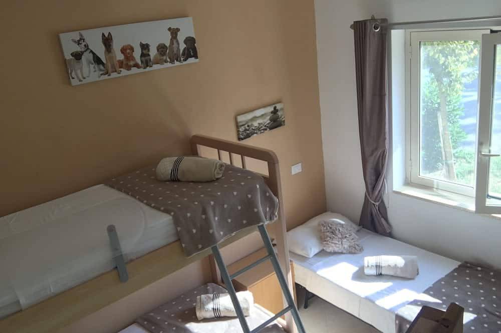 Entire apartment, Ground floor apartment close to beach exit and with swimming pool close by. in Vibo Valentia, Vibo Valentia Province