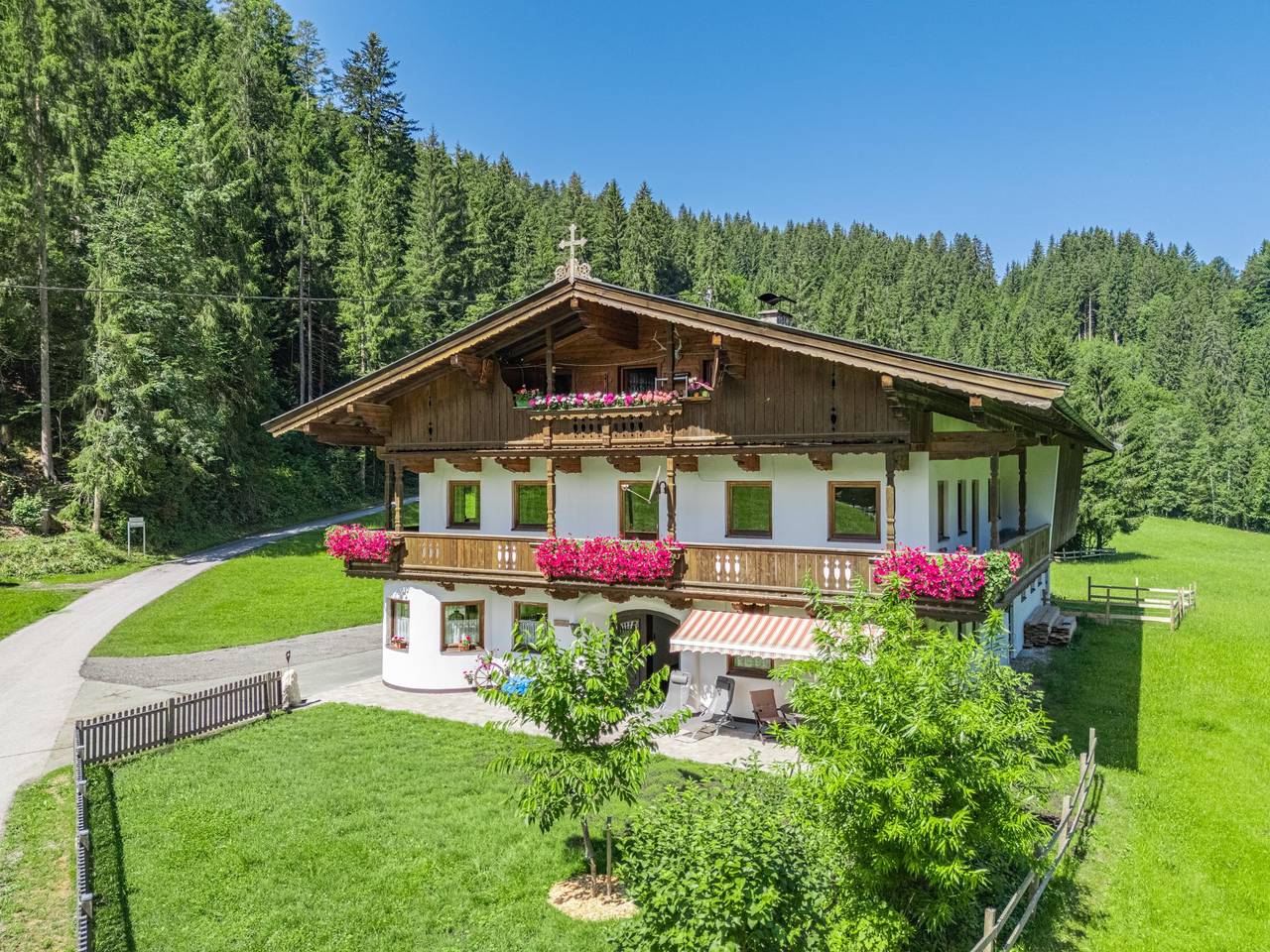 Traditionelles Ferienhaus in ruhiger Tallage in Westendorf (Tirol), Kaisergebirge
