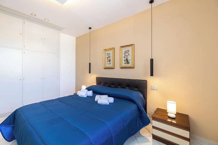 Location de vacances pour 12 personnes, avec balcon et jardin à Campofelice di Roccella - 3
