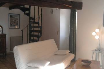 Gîte pour 4 personnes, avec jardin ainsi que piscine et terrasse à Montlieu-la-Garde