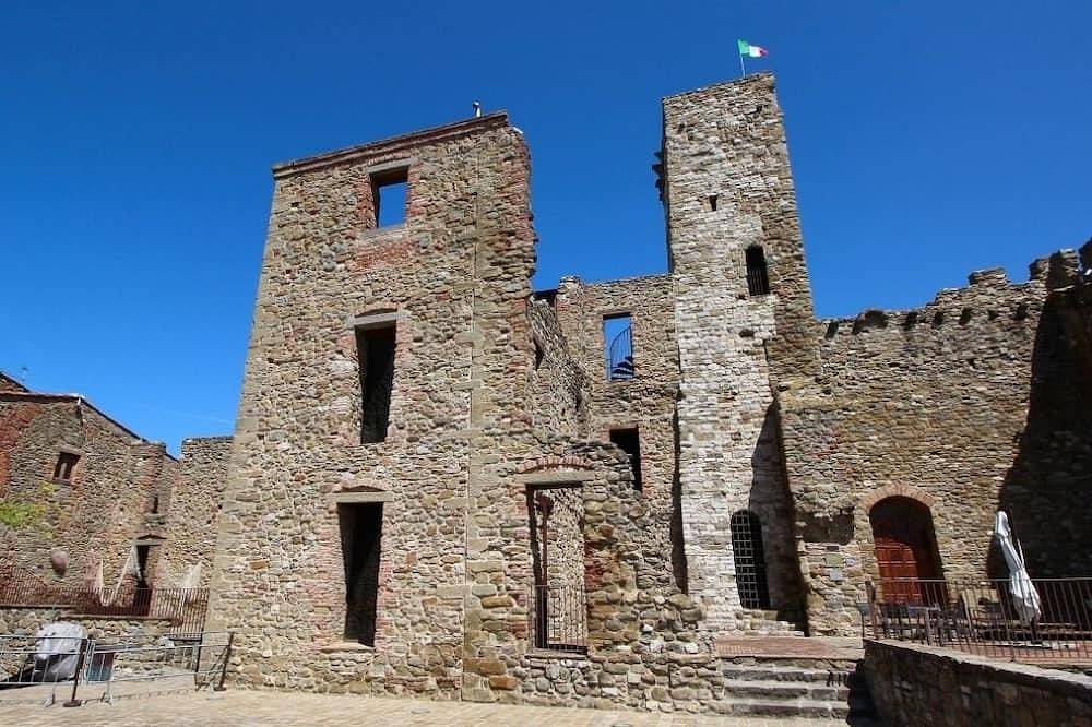 Entire apartment, Home In in Passignano sul Trasimeno, Lake Trasimeno