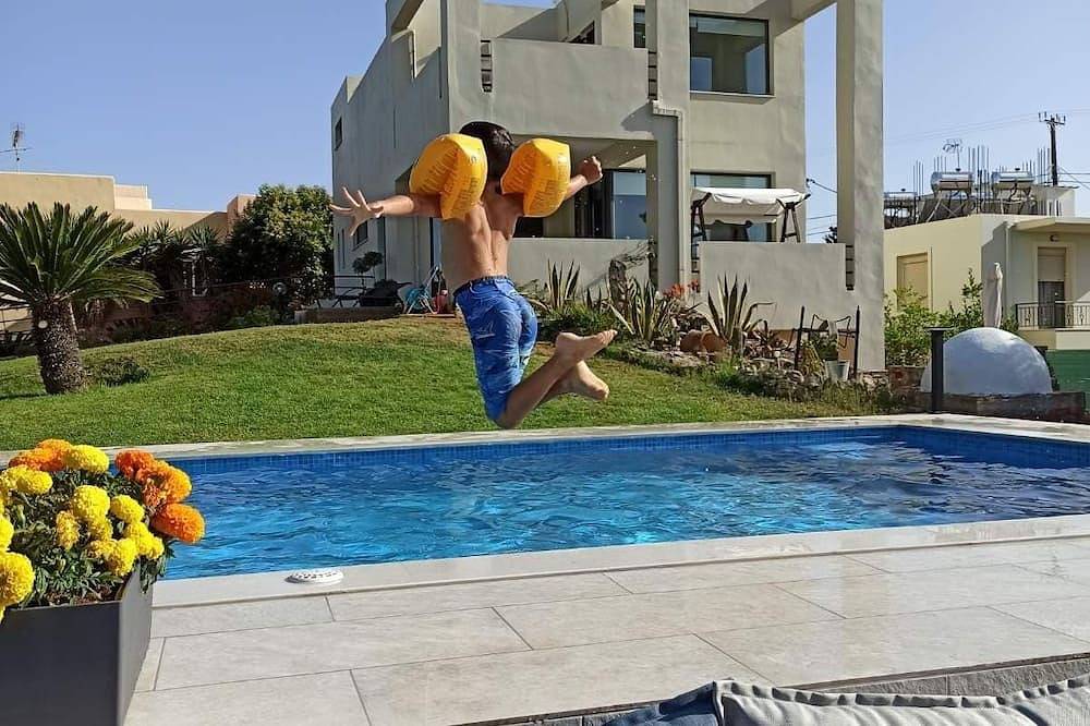 Beautiful villa 800 meters from the beach in Akrotiri (Chania), Chania region