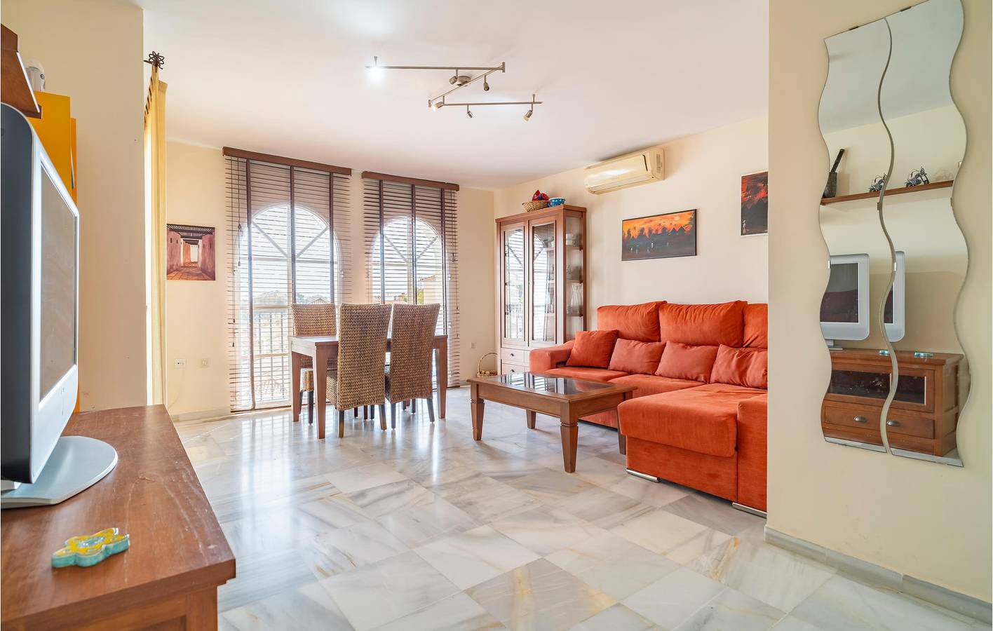 Appartement de vacances entier, Appartement vue mer avec terrasse et piscine extérieure in Riviera del Sol, Mijas