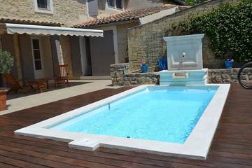 Gîte pour 4 personnes, avec jardin à Ansouis