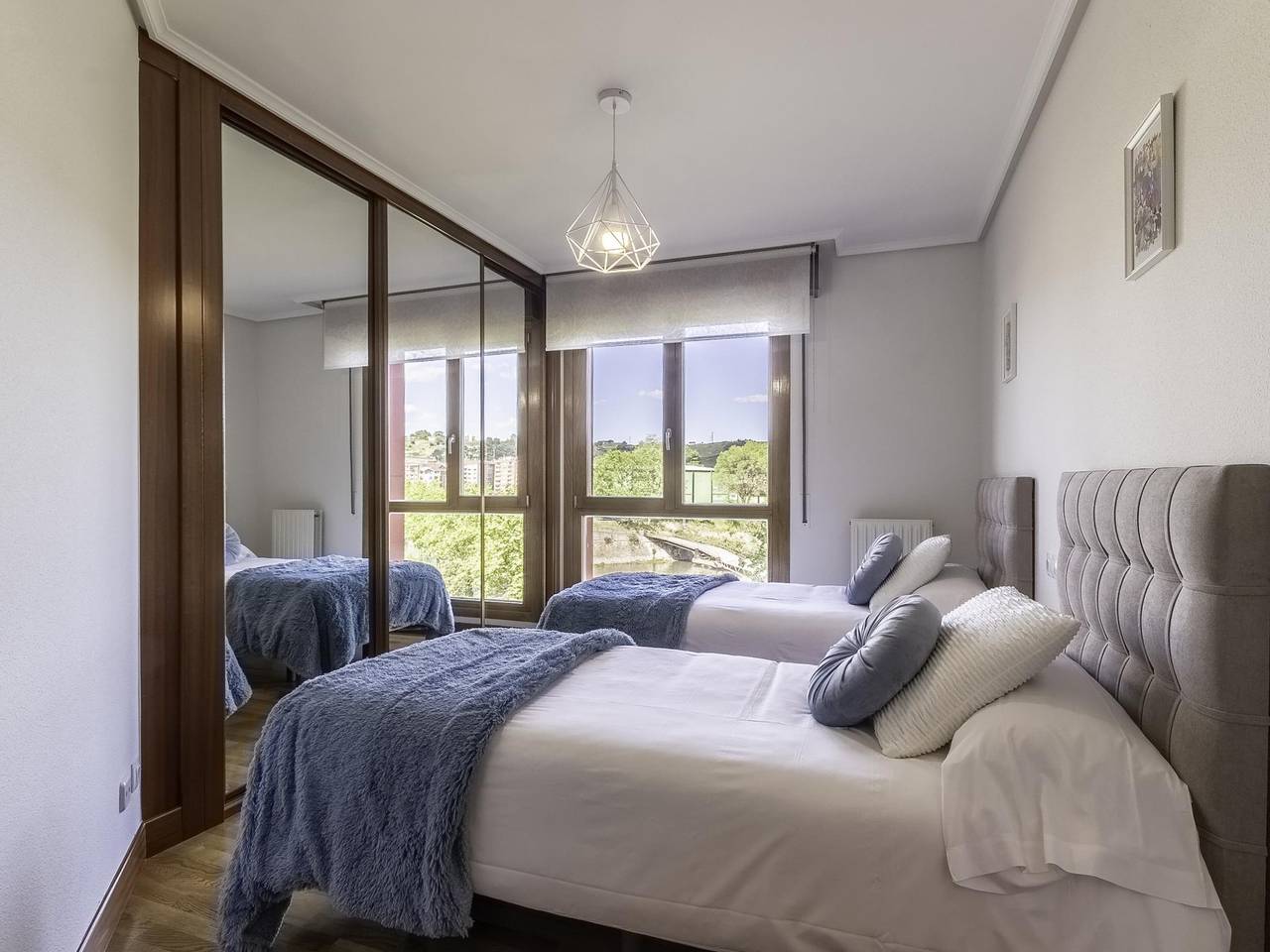Apartamento vacacional entero, Tranquilidad y Confort junto a la Ría de Barakaldo in Larrea, Baracaldo