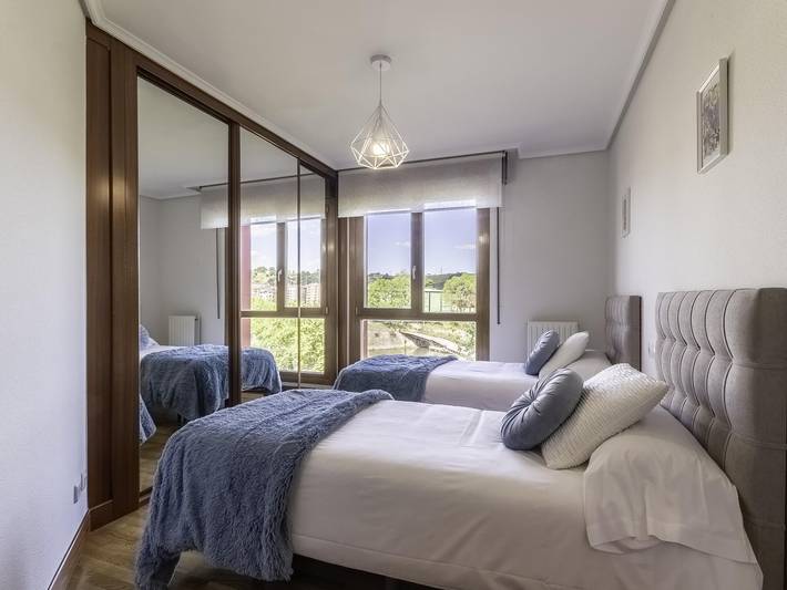 Ganze Ferienwohnung, Ferienwohnung für 5 Personen mit Seeblick in Solarium-Zona de Pesca Los Cargaderos (Barakaldo), Barakaldo