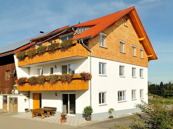 Ferienwohnung für 3 Personen, mit Balkon/Terrasse und Terrasse sowie Whirlpool und Garten im Allgäu