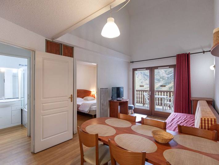 Appartement de vacances pour 7 personnes, avec Balcon ainsi que Terrasse et Piscine