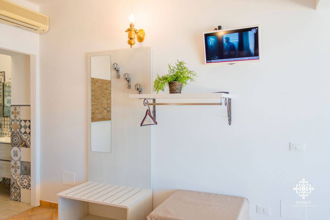 Entire apartment, Kalammare 2 - Deluxe seafront Apartment in Lampedusa City, Pelagie Islands