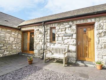 Log Cabin for 2 People in Red Wharf Bay, Isle of Anglesey, Photo 1