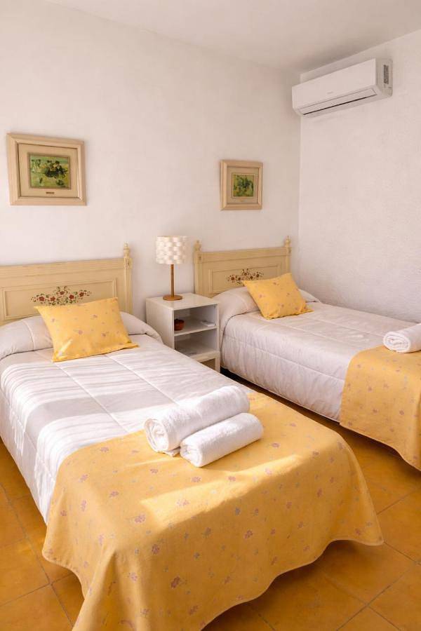 Location de vacances pour 10 personnes, avec jardin ainsi que vue et piscine à Navahermosa - 4