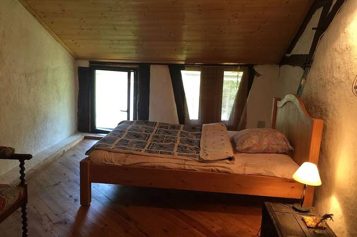 Gîte pour 8 personnes, avec piscine et jardin à Montpont-en-Bresse - 4