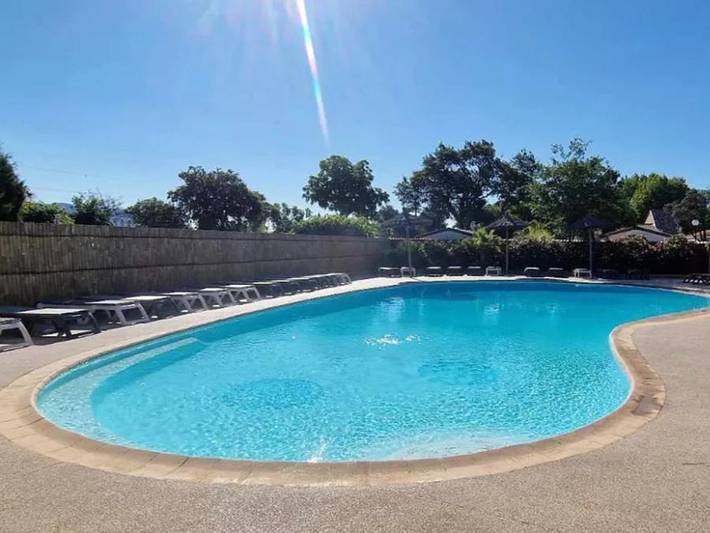 Flower Camping Orly d'Azur - Mobilheim 6 personen - Mobilheim Grassois Standard 33m² - 3 Zimmer - halbüberdachte Terrasse -. in Six-Fours les Plages, Mittelmeerküste (Frankreich)