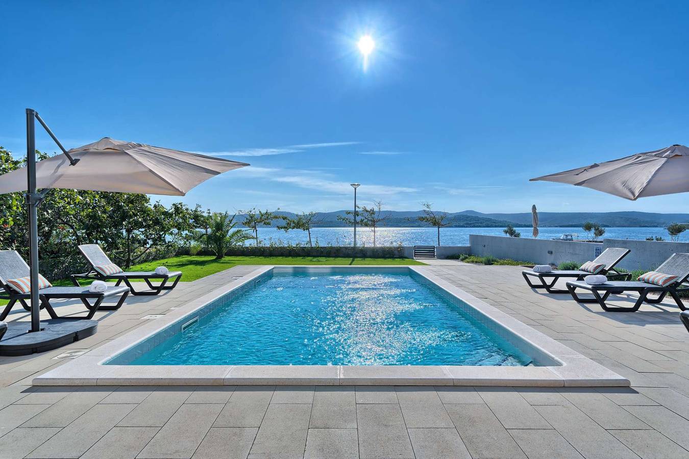 Villa Elements - villa aan het strand voor 10 gasten met een privézwembad in Općina Sveti Filip i Jakov, Zadar