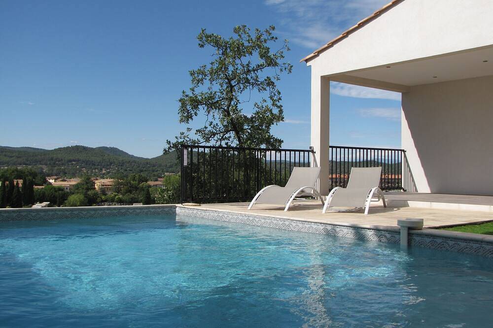 Villa avec piscine au centre de la Provence Verte in Brignoles, Région de Brignoles