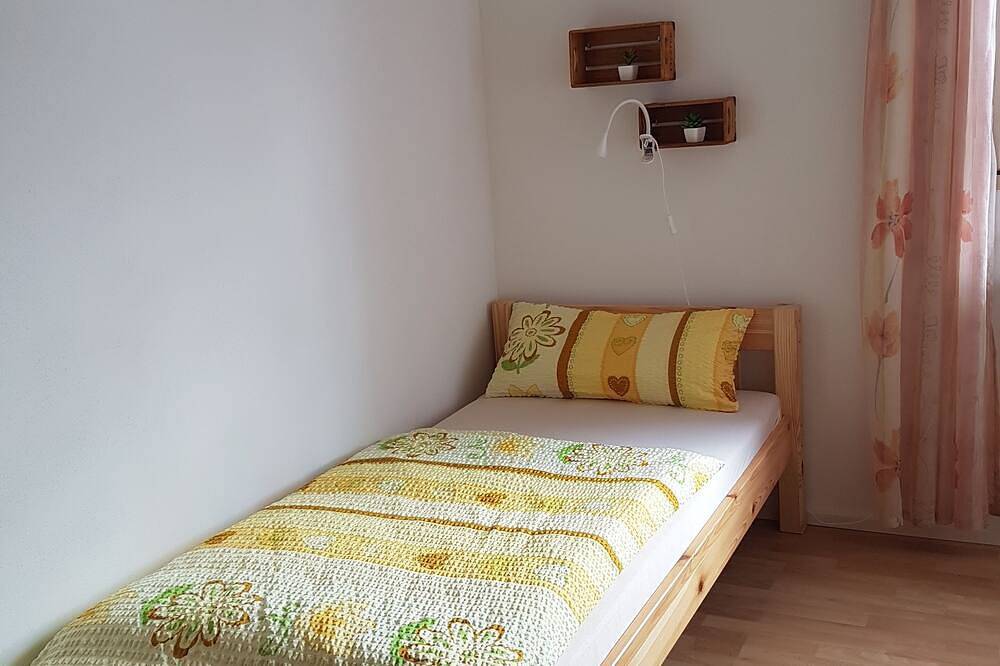 Ganze Wohnung, Großzügige, helle Wohnung mit Balkon im Süden von Augsburg in Augsburg, Bayerisch Schwaben