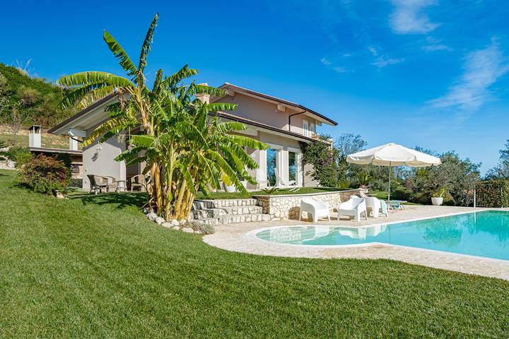 Villa per 6 persone, con Balcone e Terrazza nonché Giardino in Abruzzo