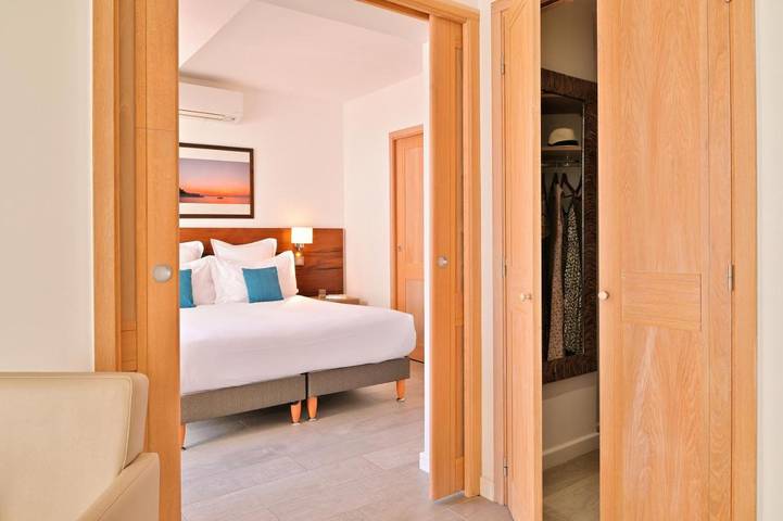 Hôtel pour 2 personnes, avec piscine et jardin dans Plage de la Roya - 3