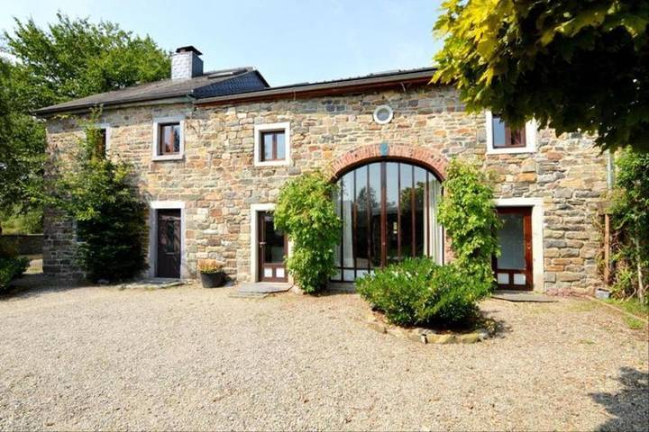 Maison d’hôte pour 16 personnes, avec piscine et terrasse ainsi que jardin et sauna