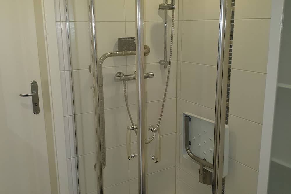 Ganze Wohnung, Modern eingerichtetete Erdgeschoss-Wohnung (60qm) mit Wlan und Gartenmitbenutzung in Geroldsgrün, Landkreis Hof