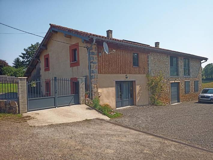 Gîte pour 5 personnes, avec piscine ainsi que vue et jardin à Rimont