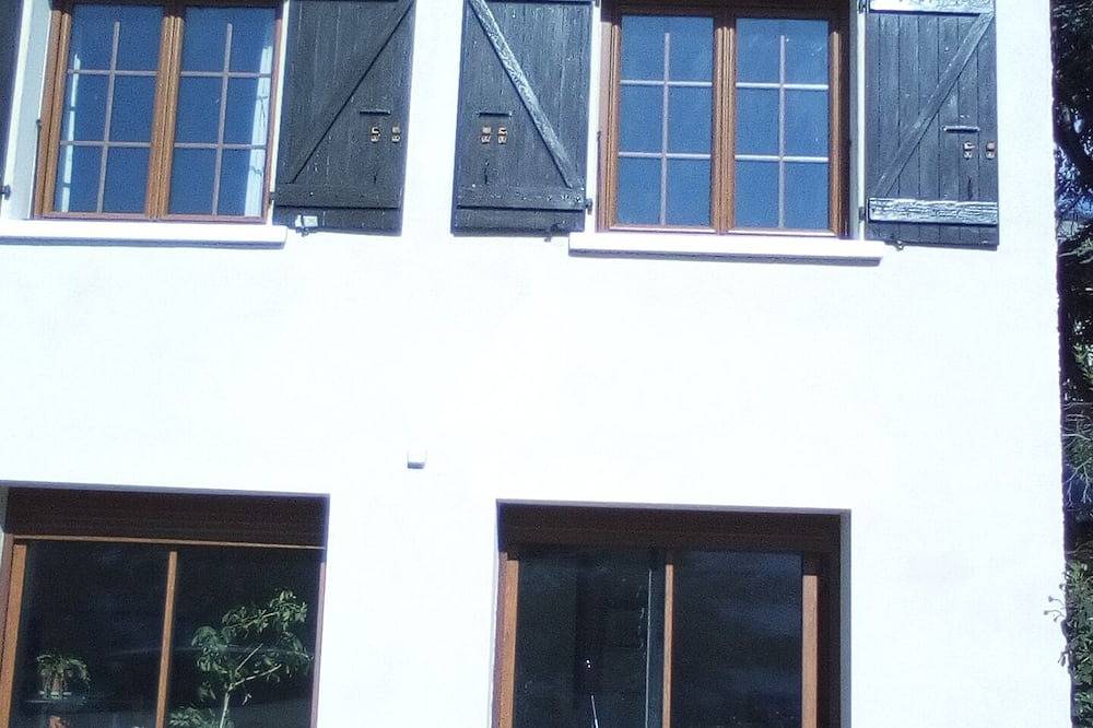 Appart 65m, 2-6 personnes, 2 chambre et salon avec canapé très confortable. in Embrun, Parc national des Écrins